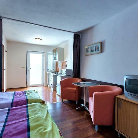Hôtel Apartmanovy Dom Red à Podhájska Extérieur photo