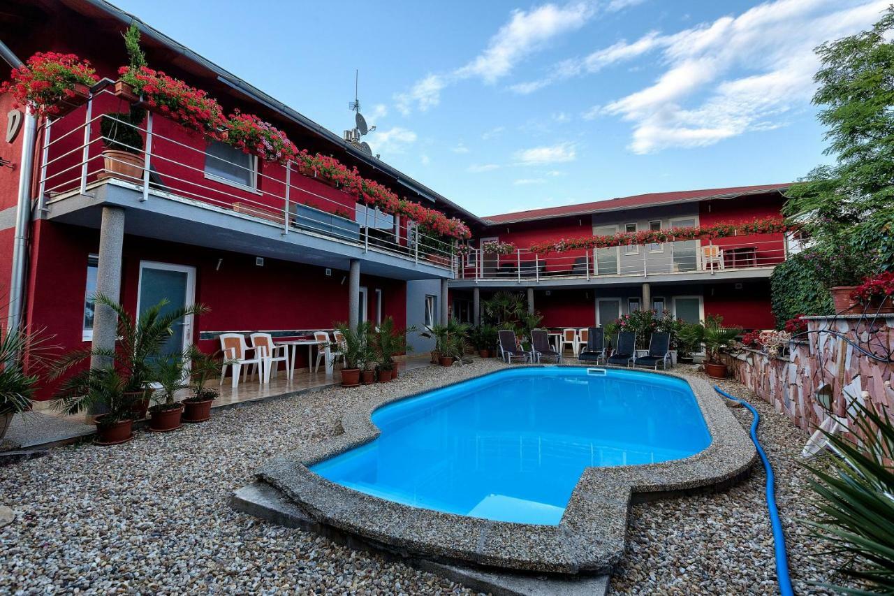 Hôtel Apartmanovy Dom Red à Podhájska Extérieur photo