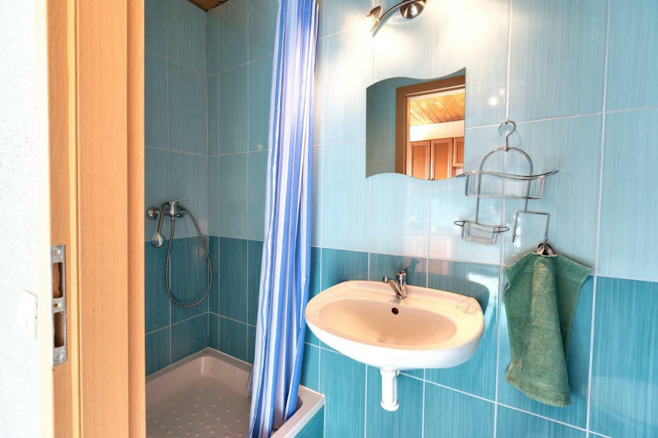 Hôtel Apartmanovy Dom Red à Podhájska Extérieur photo