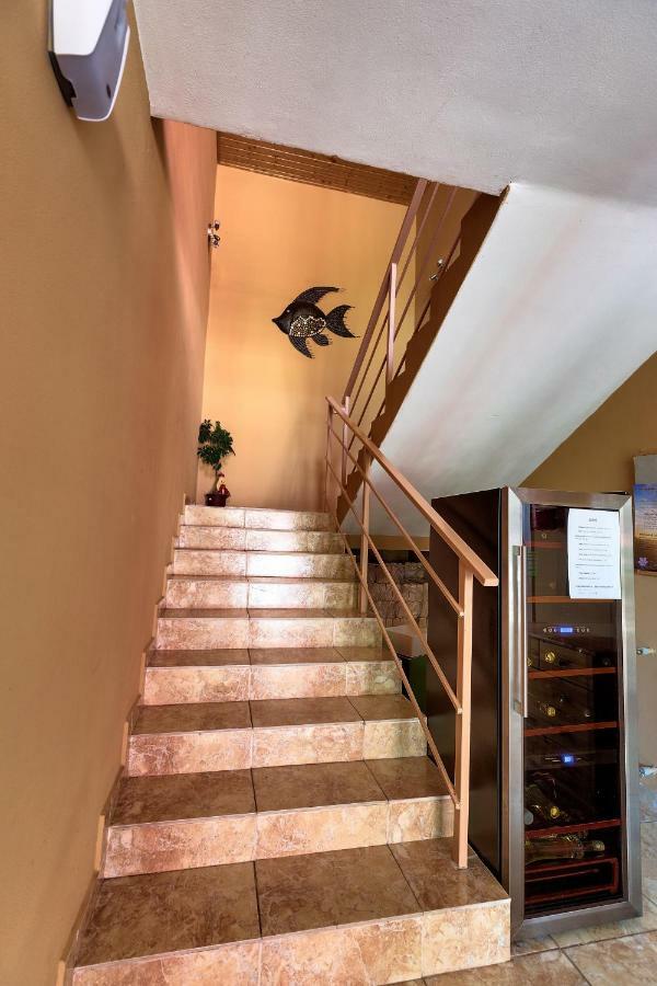 Hôtel Apartmanovy Dom Red à Podhájska Extérieur photo