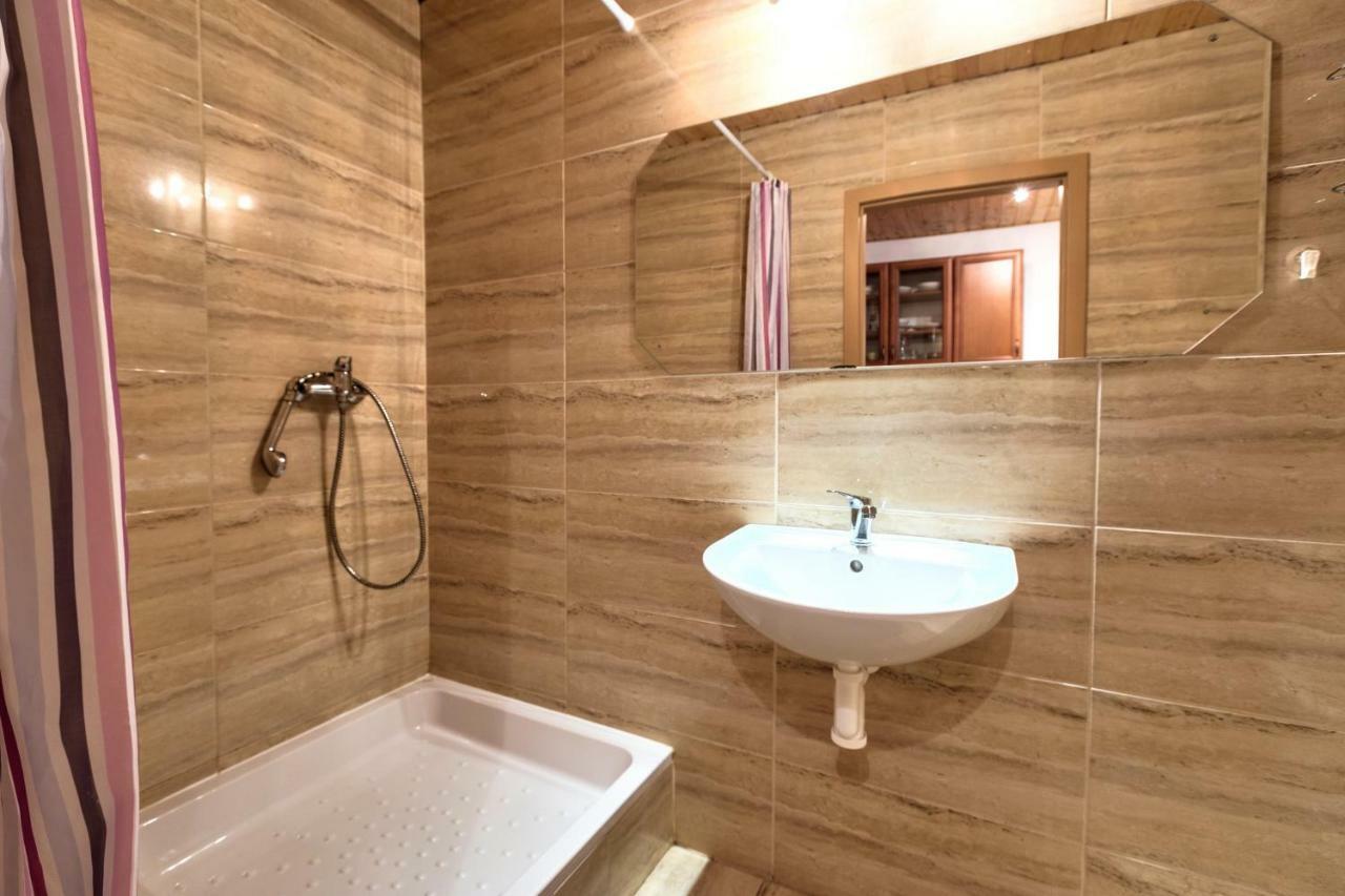 Hôtel Apartmanovy Dom Red à Podhájska Extérieur photo