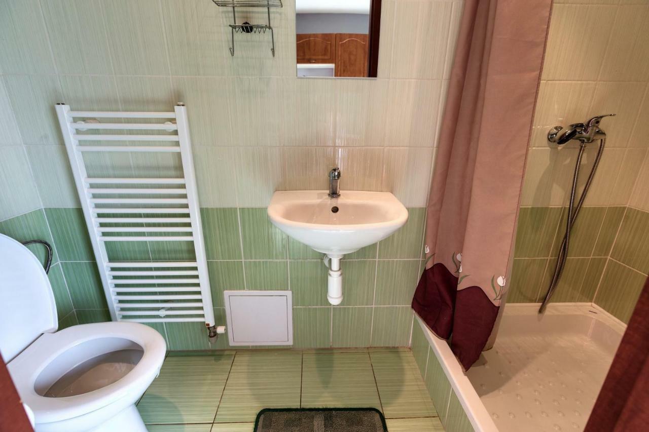 Hôtel Apartmanovy Dom Red à Podhájska Extérieur photo