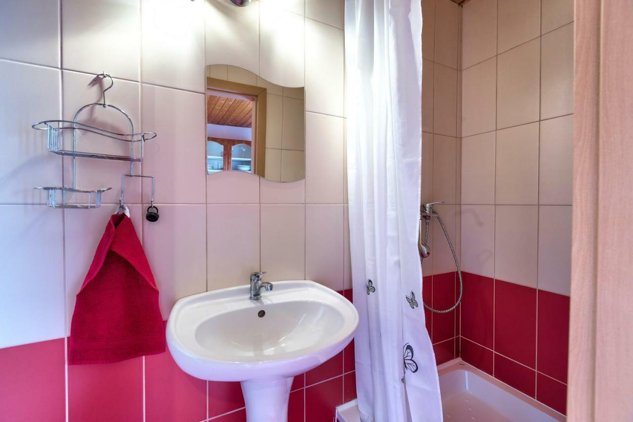 Hôtel Apartmanovy Dom Red à Podhájska Extérieur photo