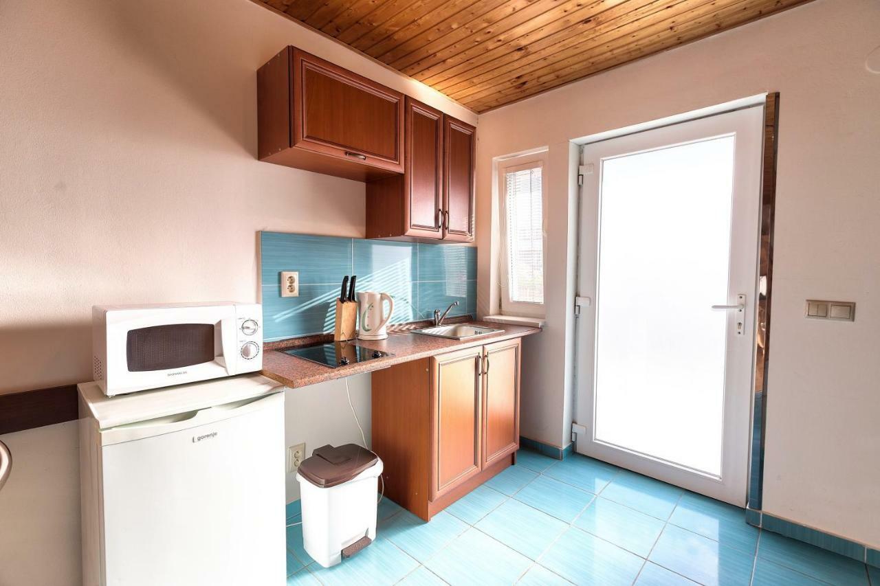 Hôtel Apartmanovy Dom Red à Podhájska Extérieur photo