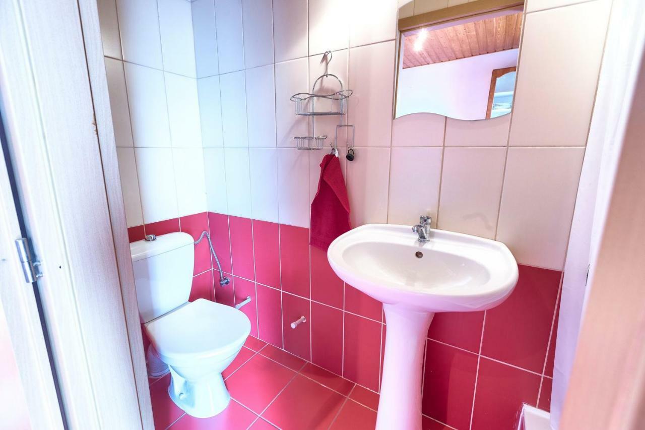 Hôtel Apartmanovy Dom Red à Podhájska Extérieur photo