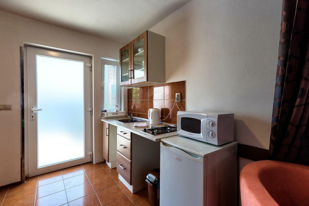 Hôtel Apartmanovy Dom Red à Podhájska Extérieur photo