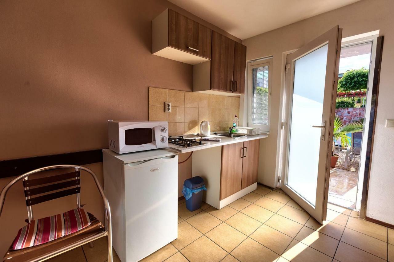 Hôtel Apartmanovy Dom Red à Podhájska Extérieur photo