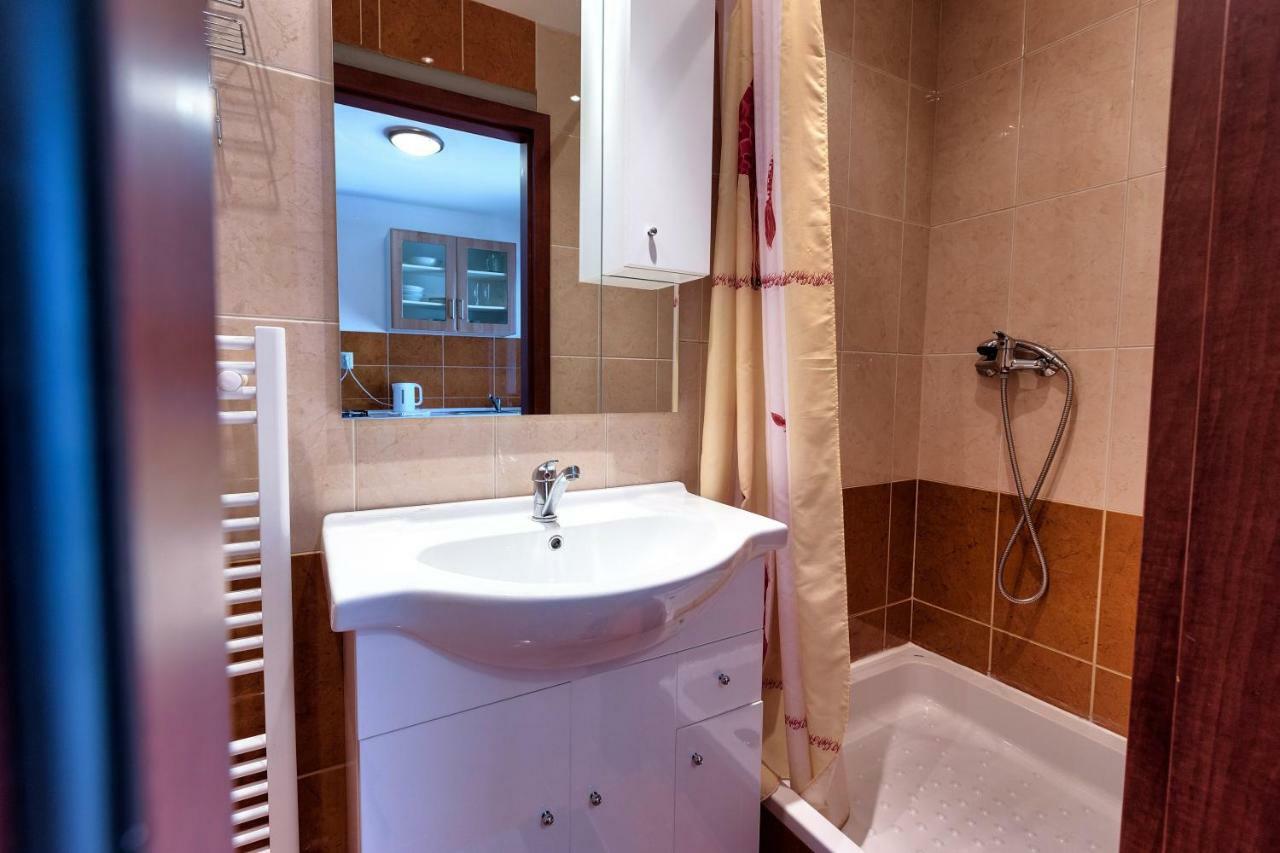 Hôtel Apartmanovy Dom Red à Podhájska Extérieur photo
