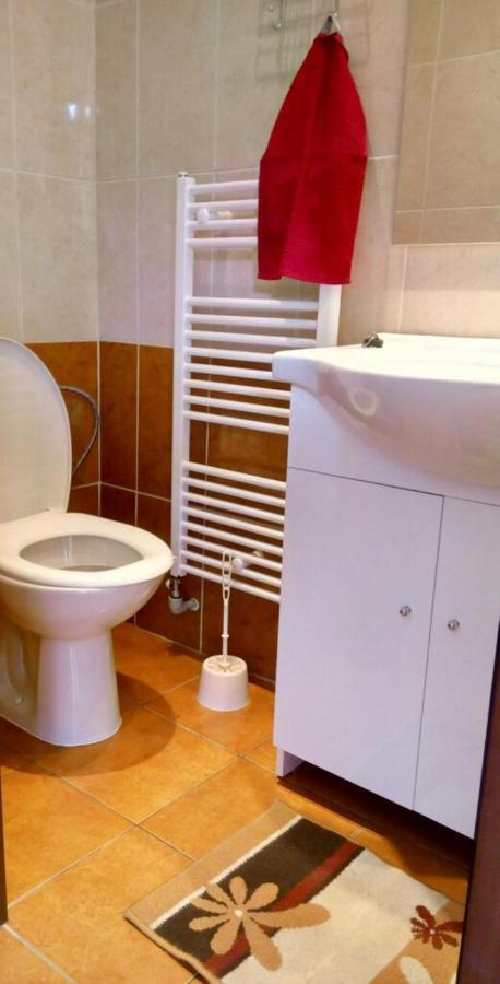 Hôtel Apartmanovy Dom Red à Podhájska Extérieur photo
